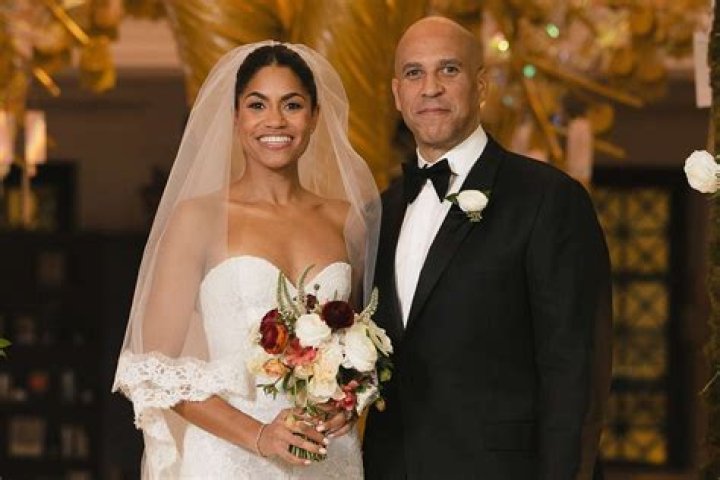 Cory Booker Height, Wiki, Age, Biography, Girlfriend, Net Worth