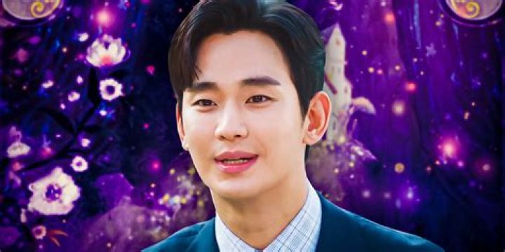 The Comprehensive Guide To Kim Soo Hyun's Romantic History